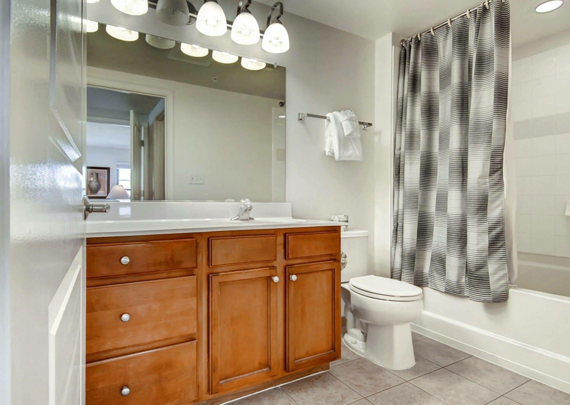 Global Luxury Suites At Thomas Circle Washington Exterior photo