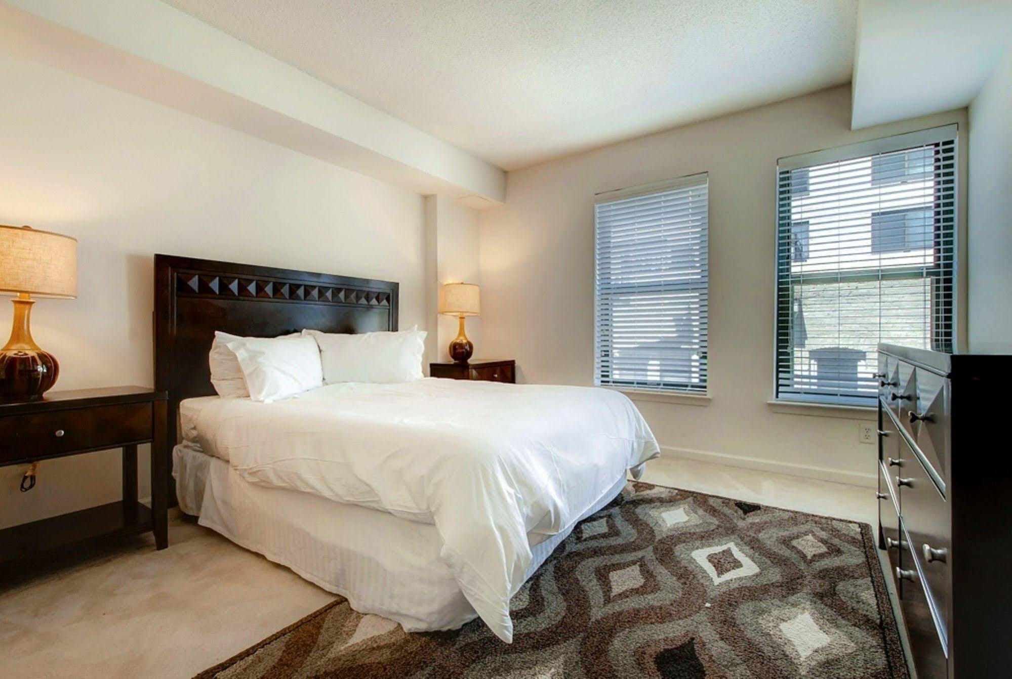 Global Luxury Suites At Thomas Circle Washington Exterior photo