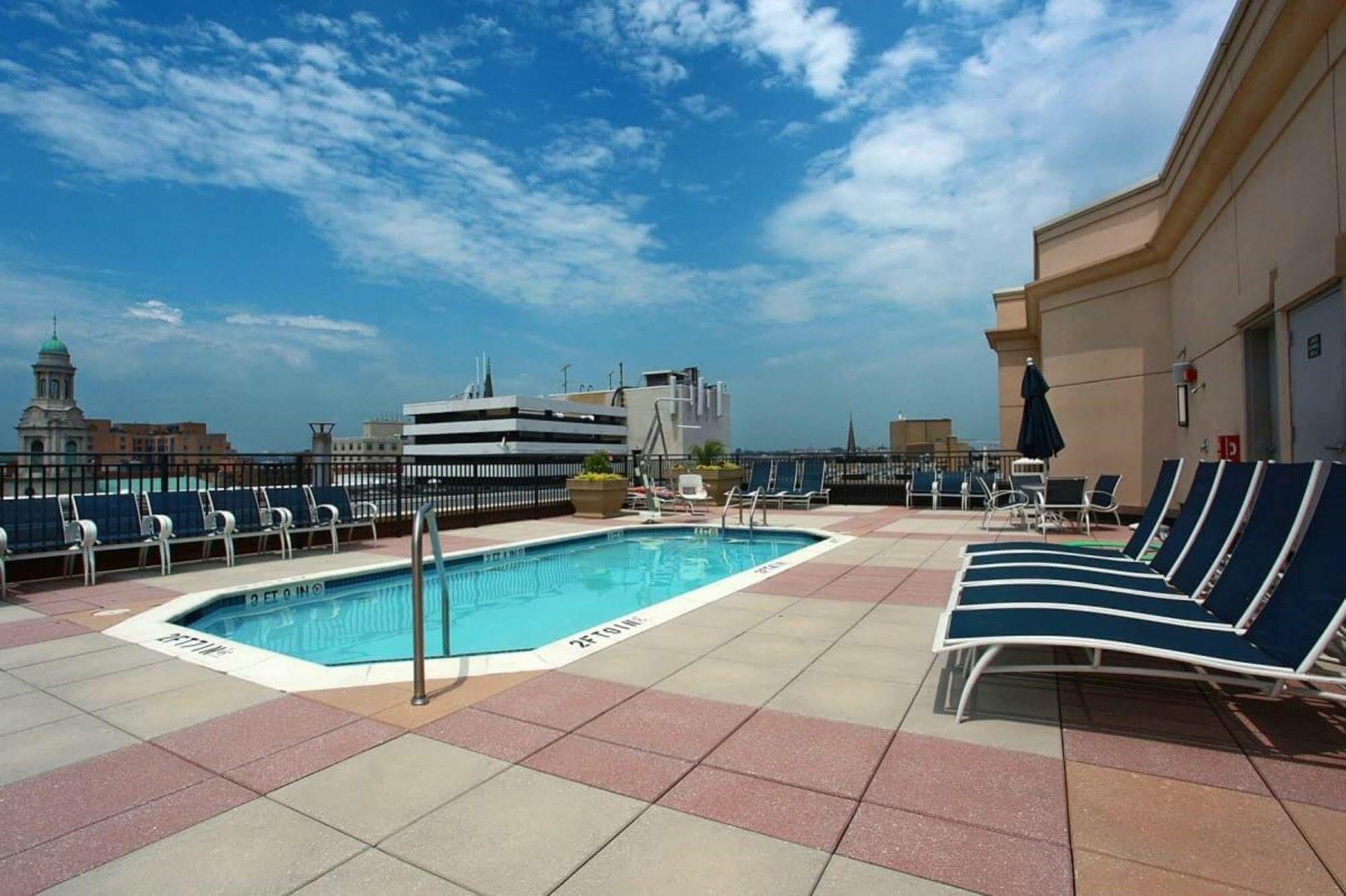 Global Luxury Suites At Thomas Circle Washington Exterior photo