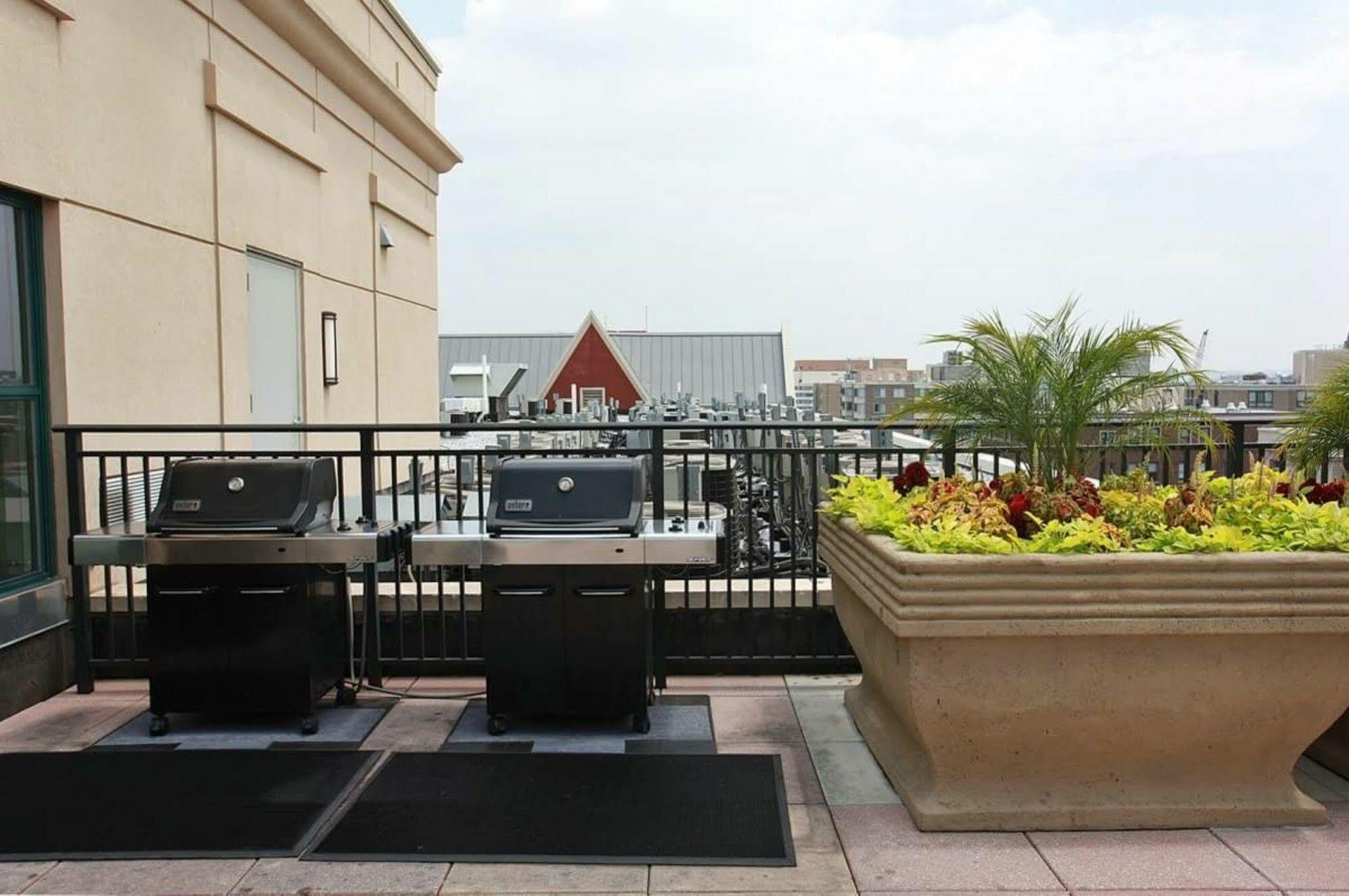 Global Luxury Suites At Thomas Circle Washington Exterior photo